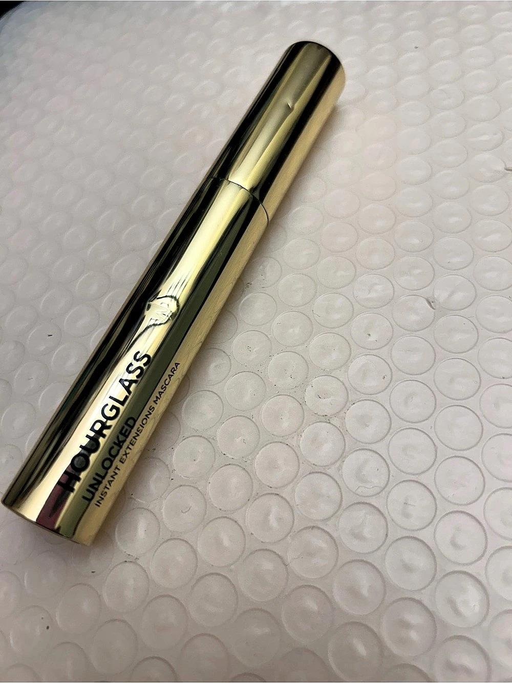 Hourglass Unlocked Instant Extensions Mascara in Black & Gold. New without a box